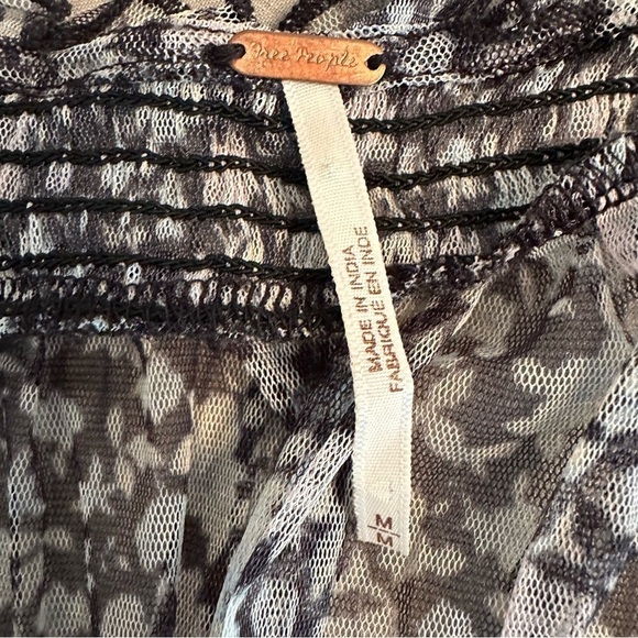 Free People Beatrice Mesh Blouse Top Floral Printed Ruffle Smocked Size M ( e5 - Picture 7 of 9